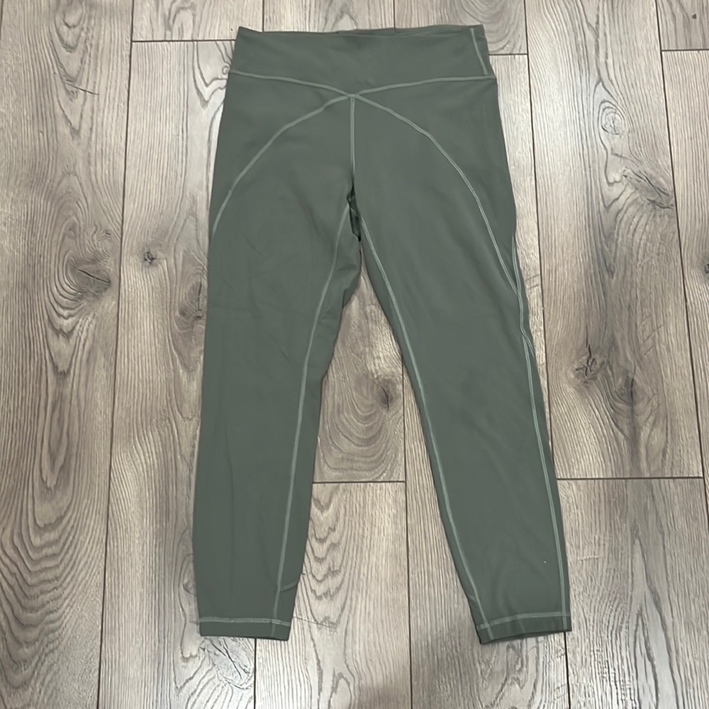Lululemon size 10